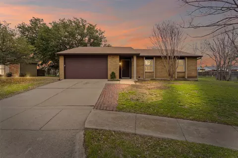 2325 Tallowood Ct, Fort Worth, TX 76131