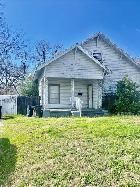 313 N Chandler Dr, Fort Worth, TX 76111