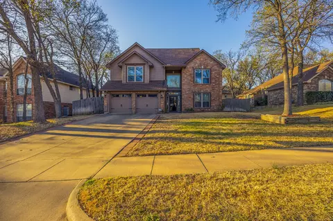 1805 Rolling Ridge Dr, Grapevine, TX 76051
