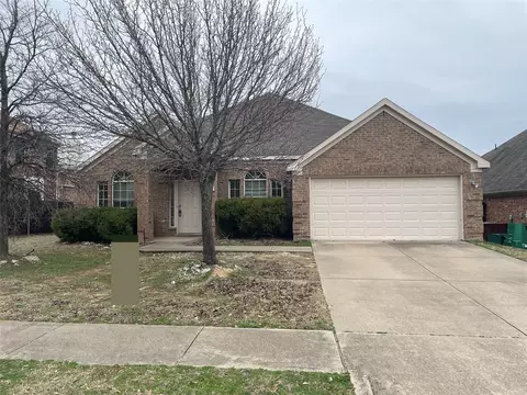 714 Oak Creek Dr, Cedar Hill, TX 75104