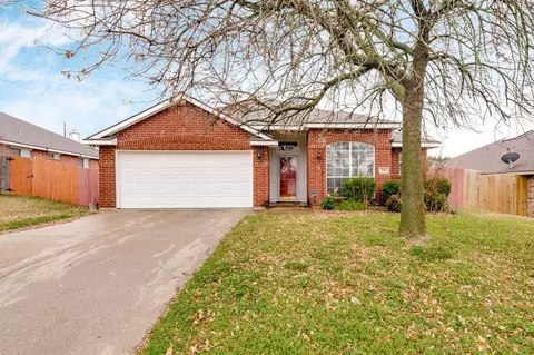 548 Stonewall Cir, Cedar Hill, TX 75104