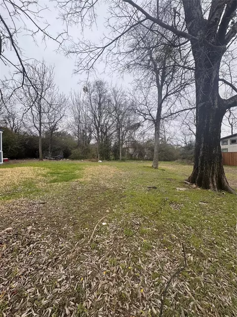 423 N Moore St, Dallas, TX 75203
