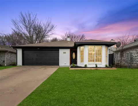 5600 Northstar Ln, Arlington, TX 76017