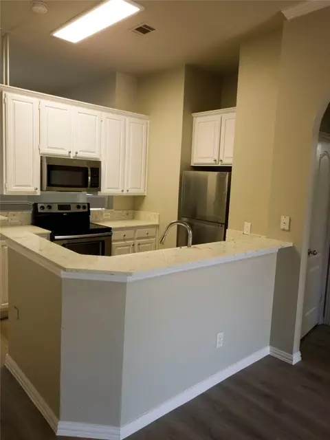 Kitchen - 1501 Cedar Elm Dr, Euless, TX 76039 photo 4 of 4