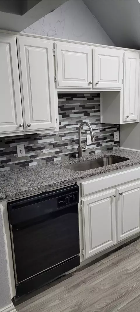 Kitchen - 1501 Cedar Elm Dr, Euless, TX 76039 photo 2 of 4