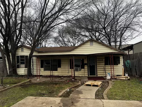 2324 Delante St, Haltom City, TX 76117