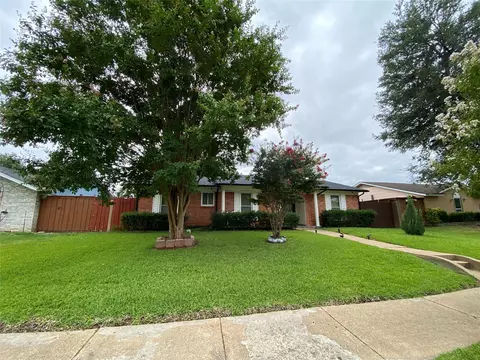 1906 Travis St, Garland, TX 75042