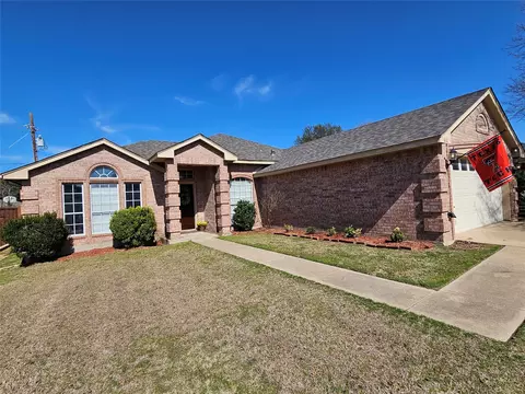 610 Brookside Dr, Cedar Hill, TX 75104