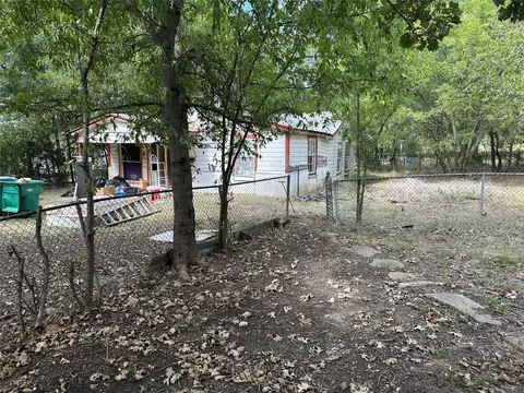 Exterior - 217 E 2nd St, Ferris, TX 75125 photo 3 of 4