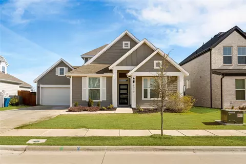 8510 Royal Star Rd, Rowlett, TX 75089