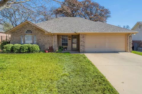 106 Whiterock Ct, Weatherford, TX 76086
