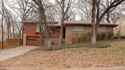 2103 Edgewood Ct, Arlington, TX 76013