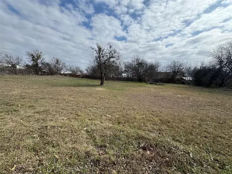 717 N Houston St, Granbury, TX 76048
