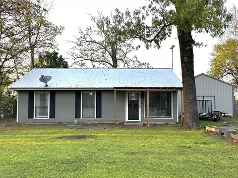 272 County Road 34715, Paris, TX 75460