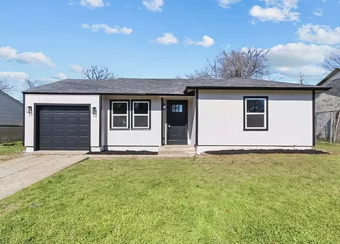 2413 Moresby St, Fort Worth, TX 76105