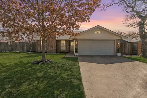 2960 Woodbridge Dr, Bedford, TX 76021