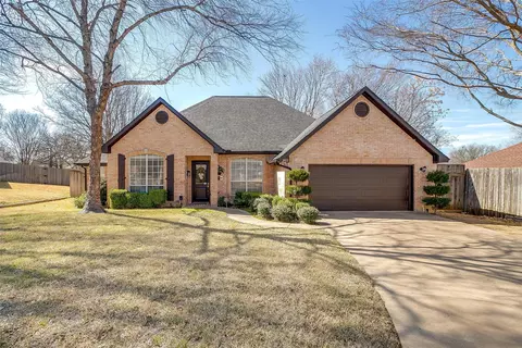 812 Clear View Ct, Burleson, TX 76028