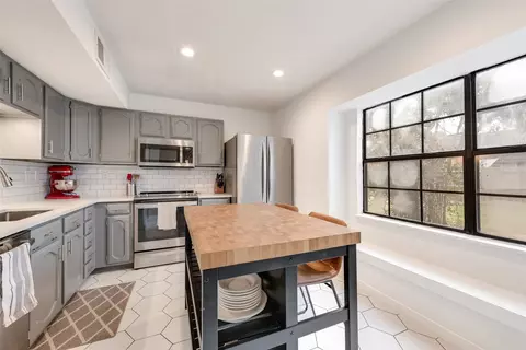 Kitchen - 400 Moss Hill Ln, Euless, TX 76039 photo 1 of 5