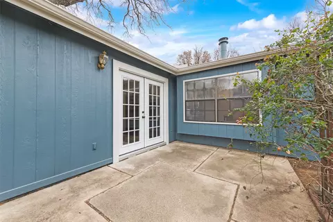 Exterior - 400 Moss Hill Ln, Euless, TX 76039 photo 3 of 5