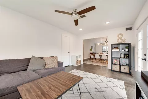 Living - 400 Moss Hill Ln, Euless, TX 76039 photo 6 of 7