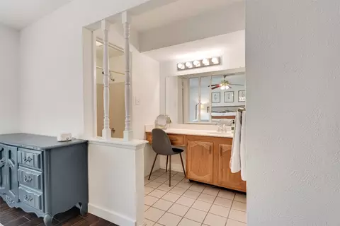 Bath - 400 Moss Hill Ln, Euless, TX 76039 photo 3 of 5