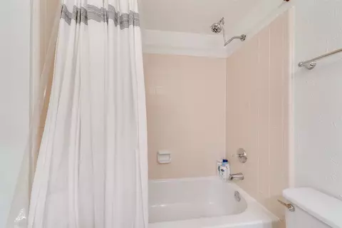 Bath - 400 Moss Hill Ln, Euless, TX 76039 photo 5 of 5