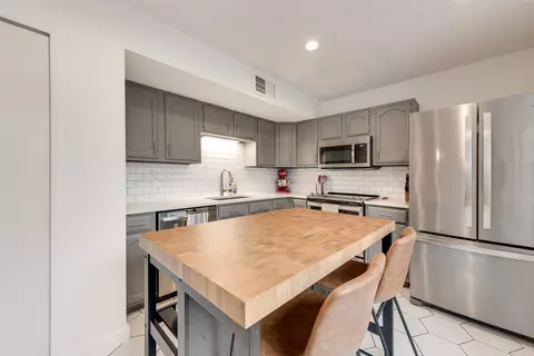 Kitchen - 400 Moss Hill Ln, Euless, TX 76039 photo 4 of 5
