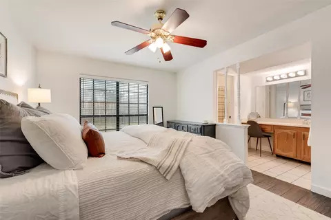 Bedroom - 400 Moss Hill Ln, Euless, TX 76039 photo 4 of 6