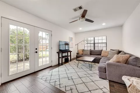 Living - 400 Moss Hill Ln, Euless, TX 76039 photo 5 of 7