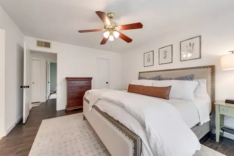 Bedroom - 400 Moss Hill Ln, Euless, TX 76039 photo 3 of 6