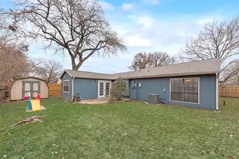 Exterior - 400 Moss Hill Ln, Euless, TX 76039 photo 5 of 5