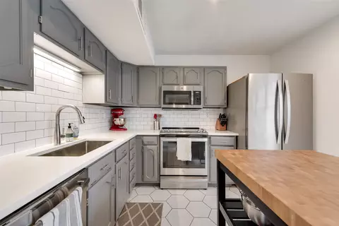 Kitchen - 400 Moss Hill Ln, Euless, TX 76039 photo 5 of 5