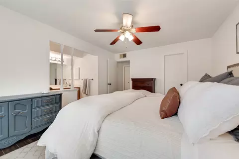 Bedroom - 400 Moss Hill Ln, Euless, TX 76039 photo 2 of 6