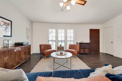 Living - 400 Moss Hill Ln, Euless, TX 76039 photo 3 of 7