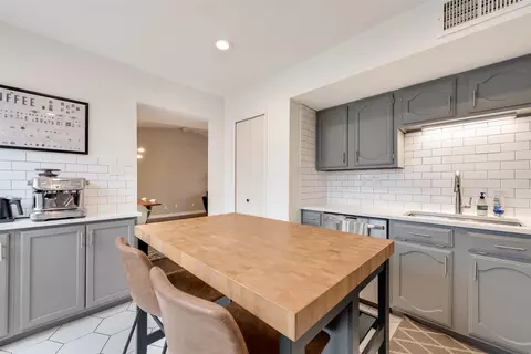 Kitchen - 400 Moss Hill Ln, Euless, TX 76039 photo 2 of 5