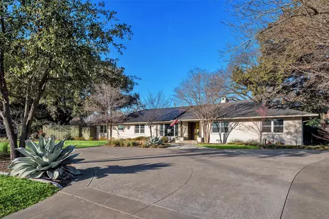 935 W Colorado Blvd, Dallas, TX 75208