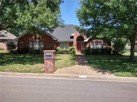 1103 S Harrison St, West, TX 76691