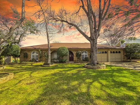2405 Smokerise Dr, Arlington, TX 76016