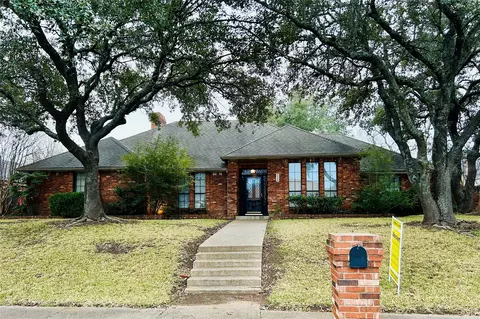 526 Sierra Dr, Desoto, TX 75115