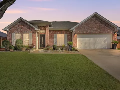 6709 Stone Branch Dr, Arlington, TX 76001
