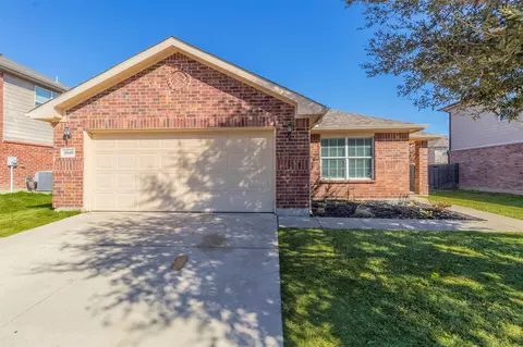 3949 Polar Brook Dr, Fort Worth, TX 76244