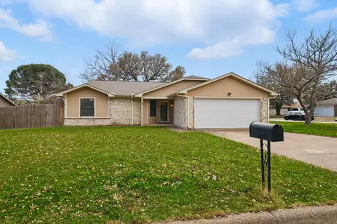 1200 Timbercrest Dr, Benbrook, TX 76126