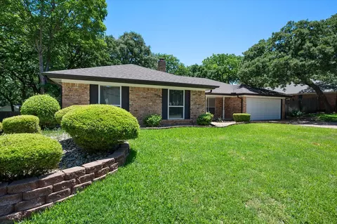 1803 Burr Oak St, Arlington, TX 76012