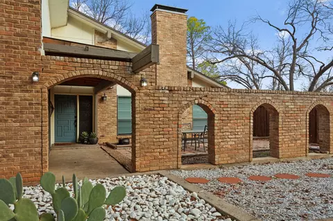 102 Bluebonnet Dr, Highland Village, TX 75077