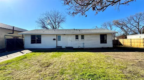 303 N Delphine St, Terrell, TX 75160