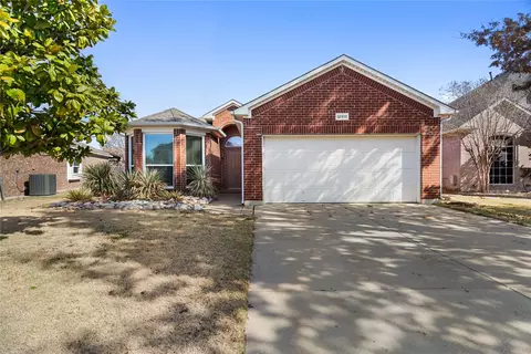 12913 Parkersburg Dr, Fort Worth, TX 76244