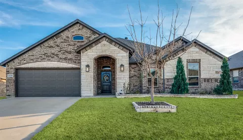 629 Piper Dr, Saginaw, TX 76179