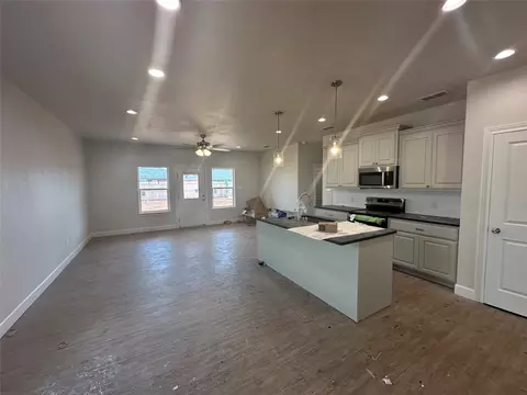 Living - 151 Waterloo Dr, Abilene, TX 79602 photo 1 of 2