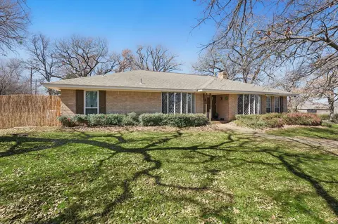 403 Meadowlark Ln, Shady Shores, TX 76208