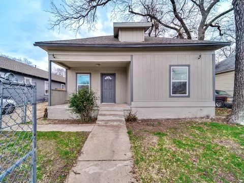1018 E Allen Ave, Fort Worth, TX 76104